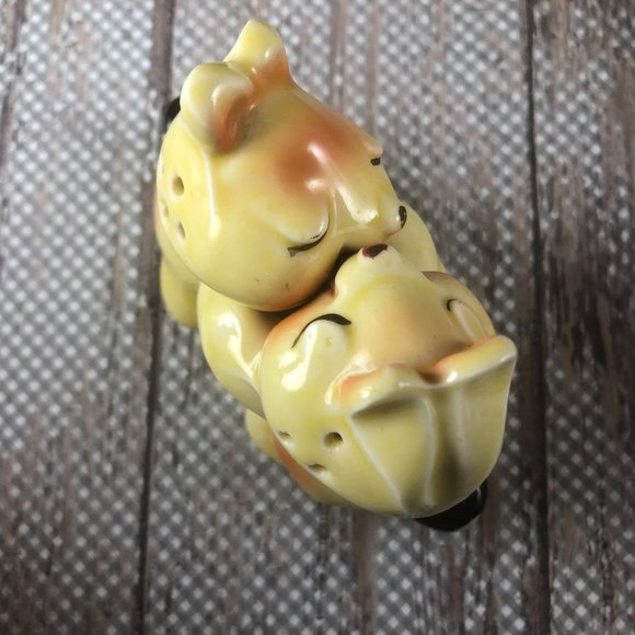 VanTellingen Bunny or Bear Hug Salt and Pepper Shakers Set 1940s - Picture 5 of 6